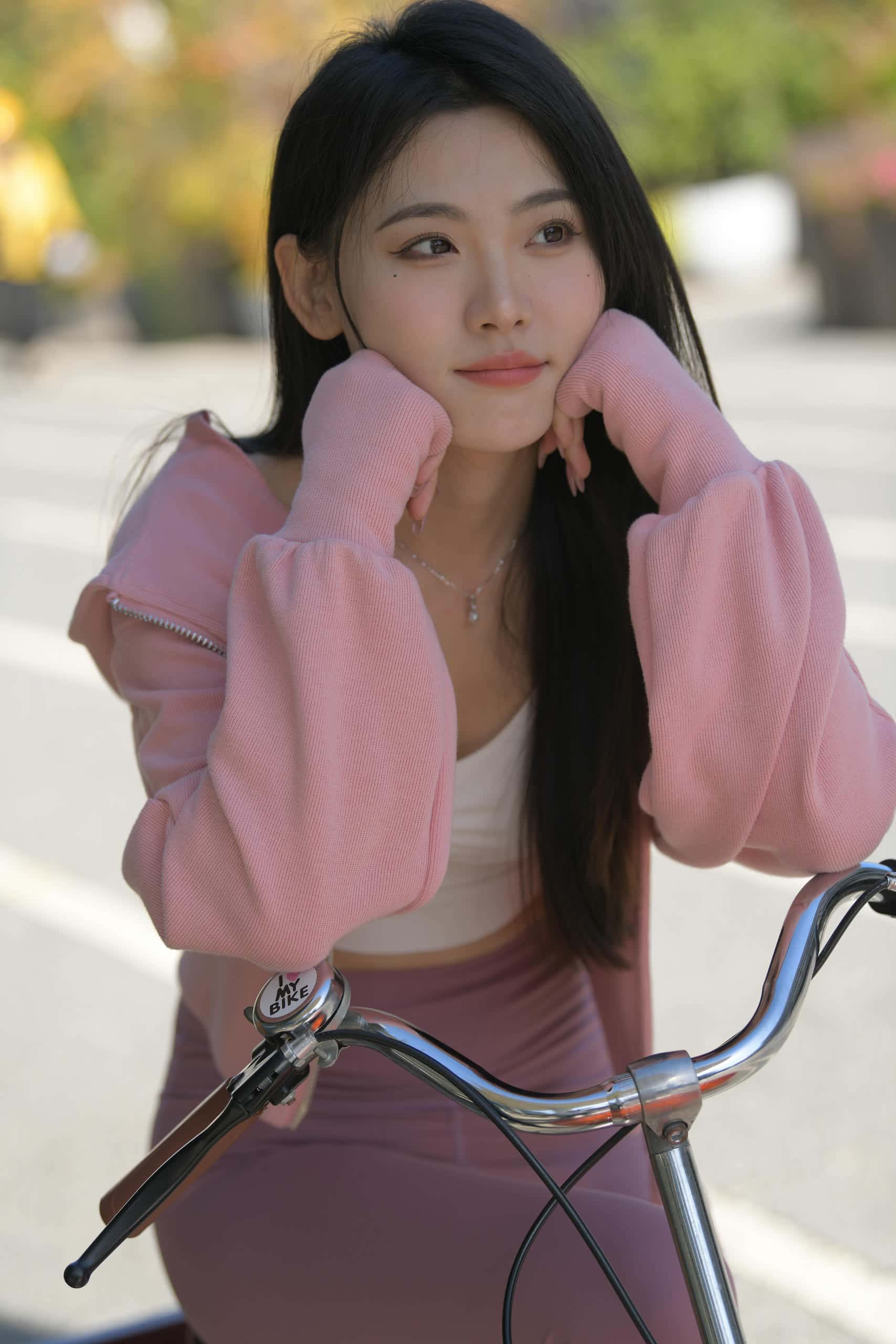 图片[3]-在外面拍照的粉色系女孩【653P】J6238-灰麻雀