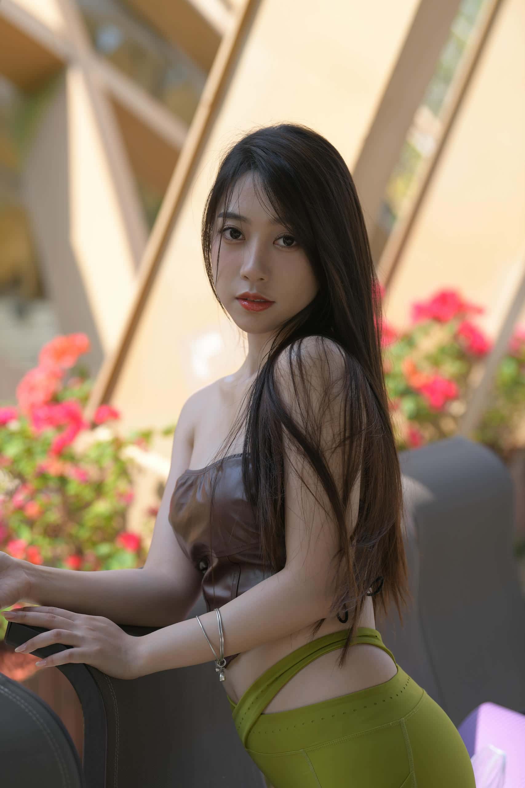 图片[3]-穿绿色瑜伽裤的女孩【669P】P213-灰麻雀